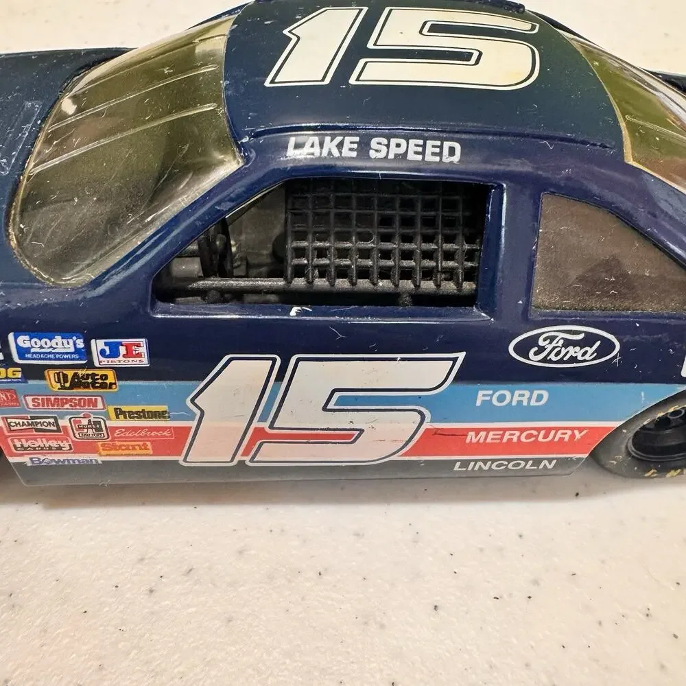 Nascar #15 Quality Care/Igloo 1992 Ford‎ Thunderbird Die-Cast Car 1:24 Scale Vtg